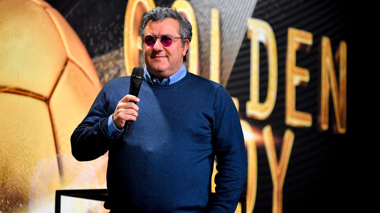 Raiola parla al microfono in occasione del Golden Boy Awards 2020