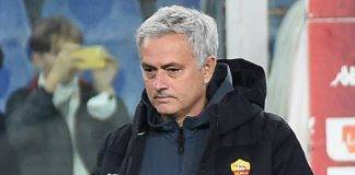 Roma, José Mourinho a testa bassa