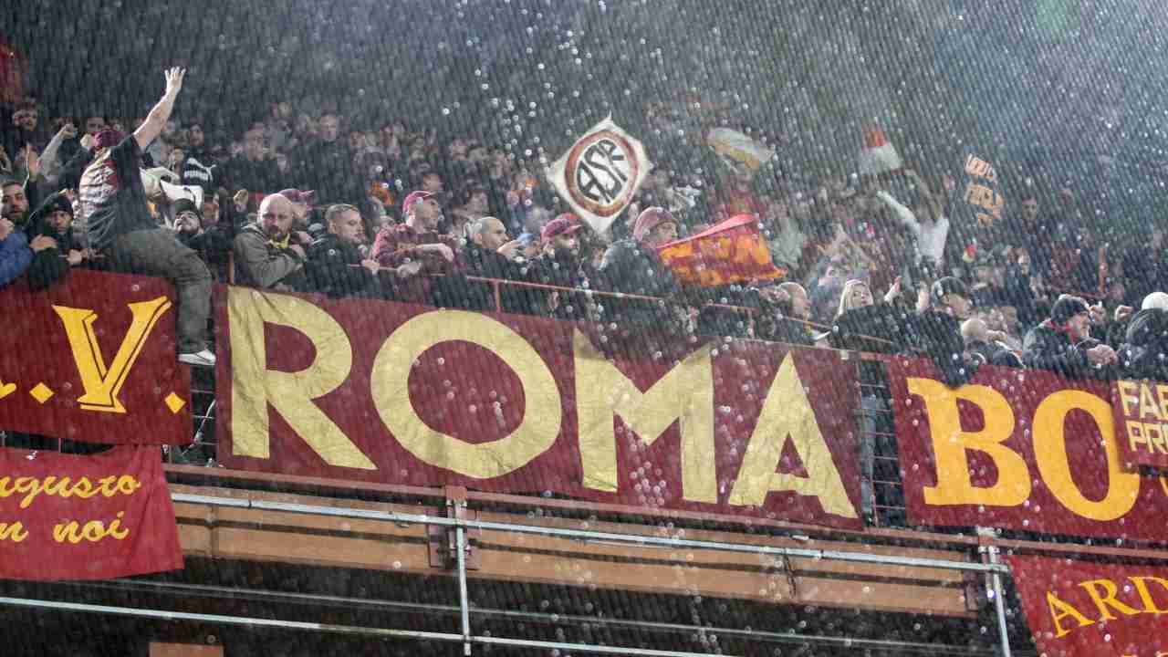 Tifosi Roma presenti nella trasferta di Genova