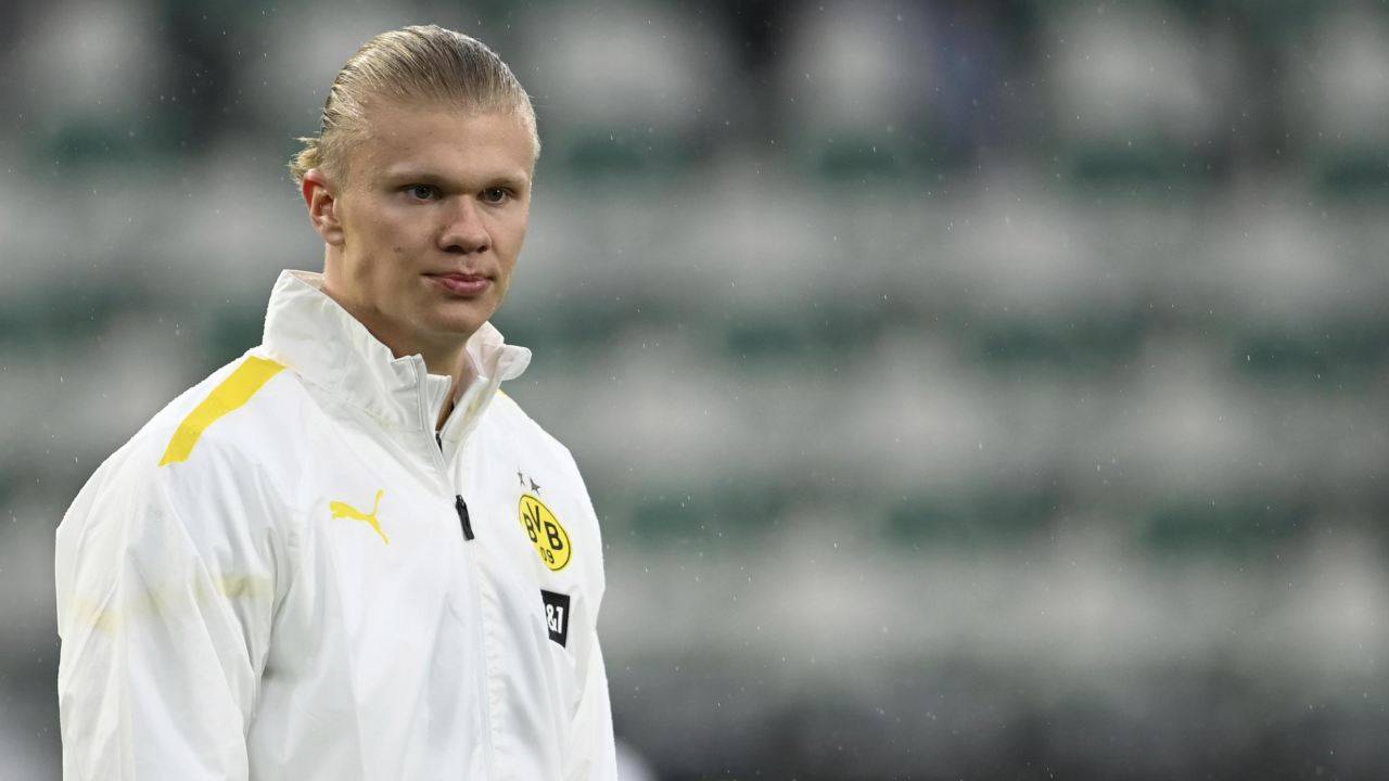 Haaland prima di un match con Borussia Dortmund