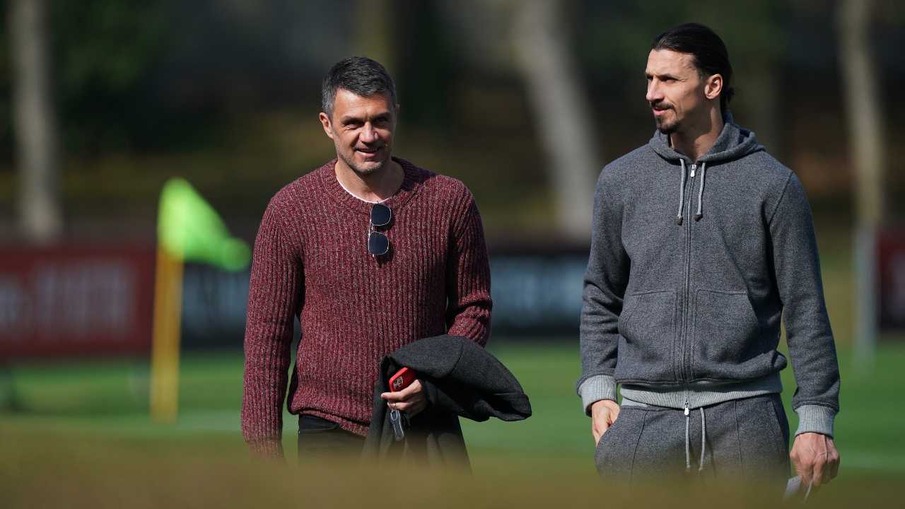 Maldini e Ibrahimovic camminano e sorridono