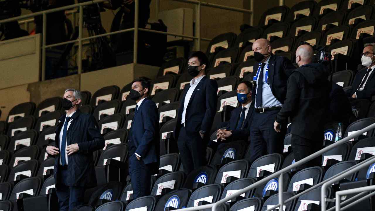 Dirigenza Inter in tribuna