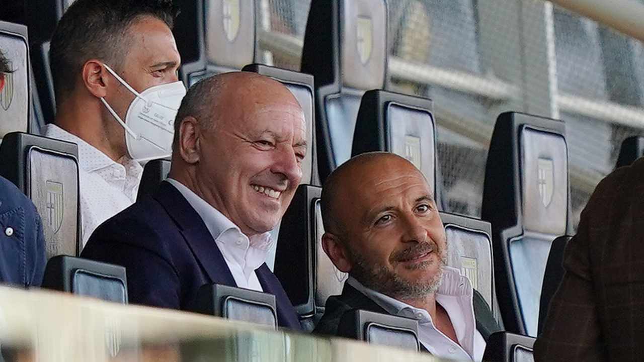 Marotta e Ausilio sorridono in tribuna