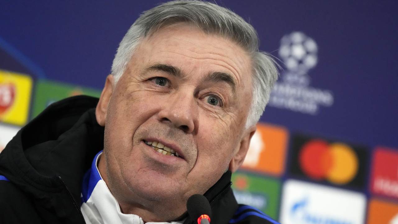 Ancelotti sorride in conferenza Real Madrid