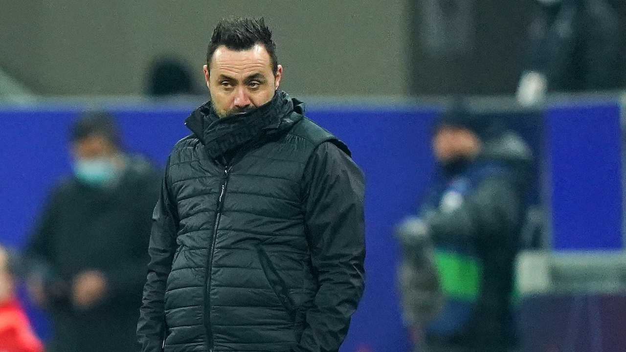 De Zerbi osserva con le mani in tasca Shakhtar