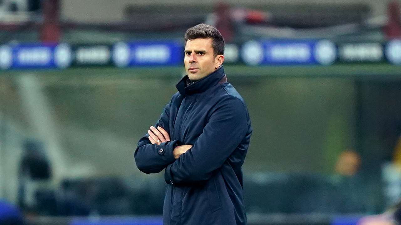 Spezia-Empoli, Thiago Motta con le braccia incrociate bordocampo Inter