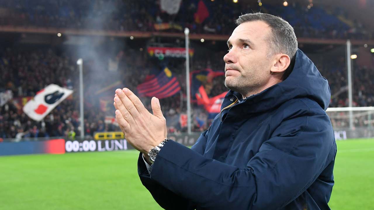 Shevchenko ringrazia i tifosi con le mani Genoa