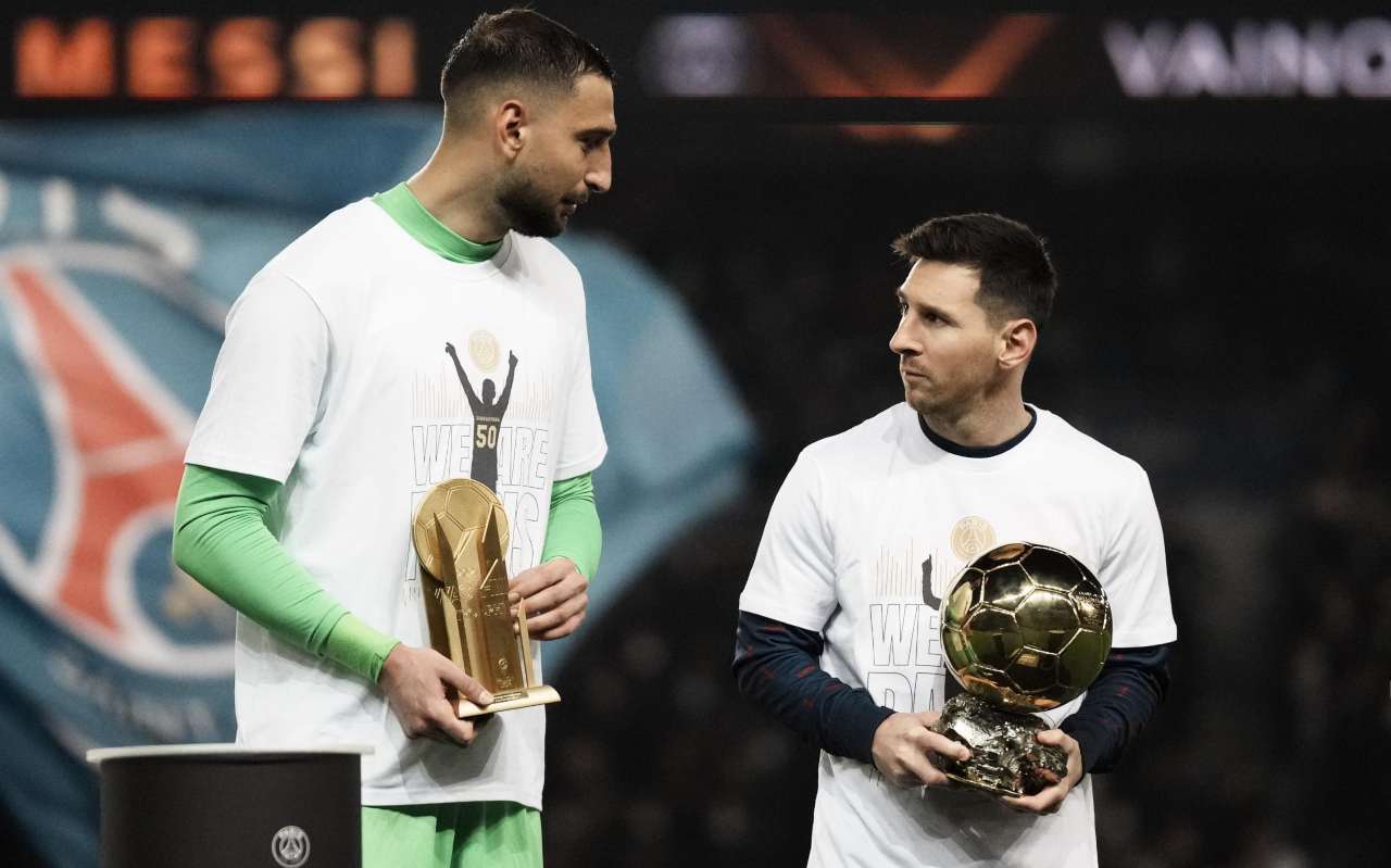 Messi e Donnarumma si guardano