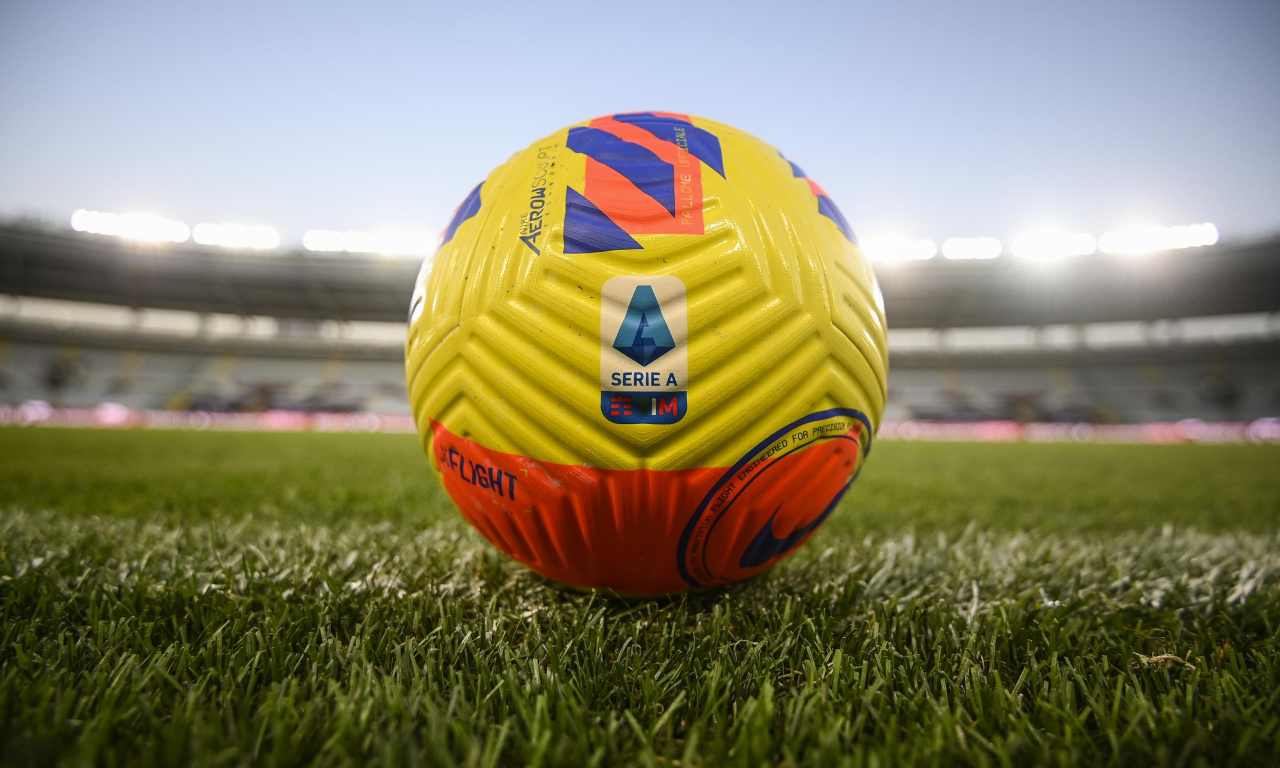 Pallone Serie A in primo piano