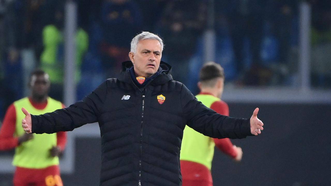 Mourinho allarga le mani Roma