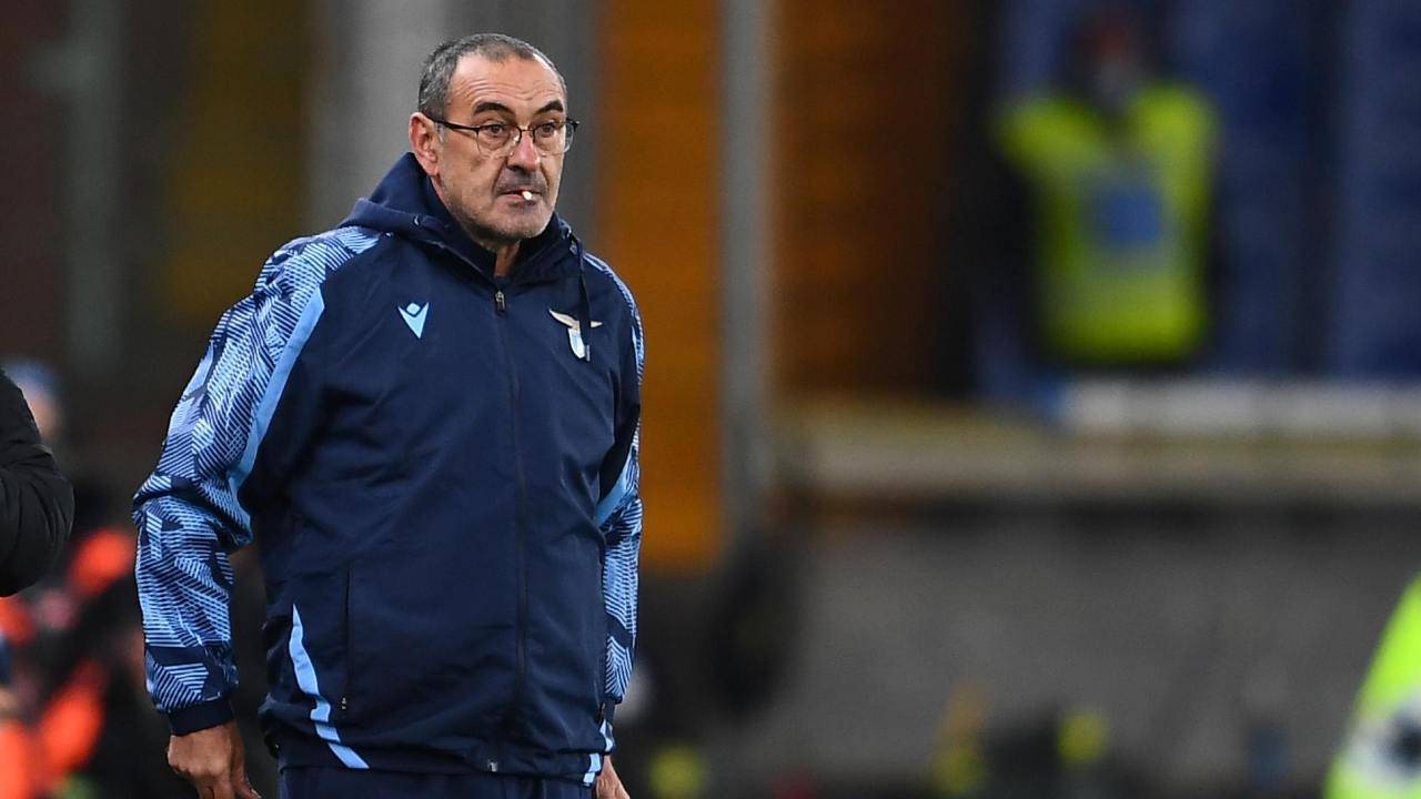 Sarri guarda giocatori Lazio