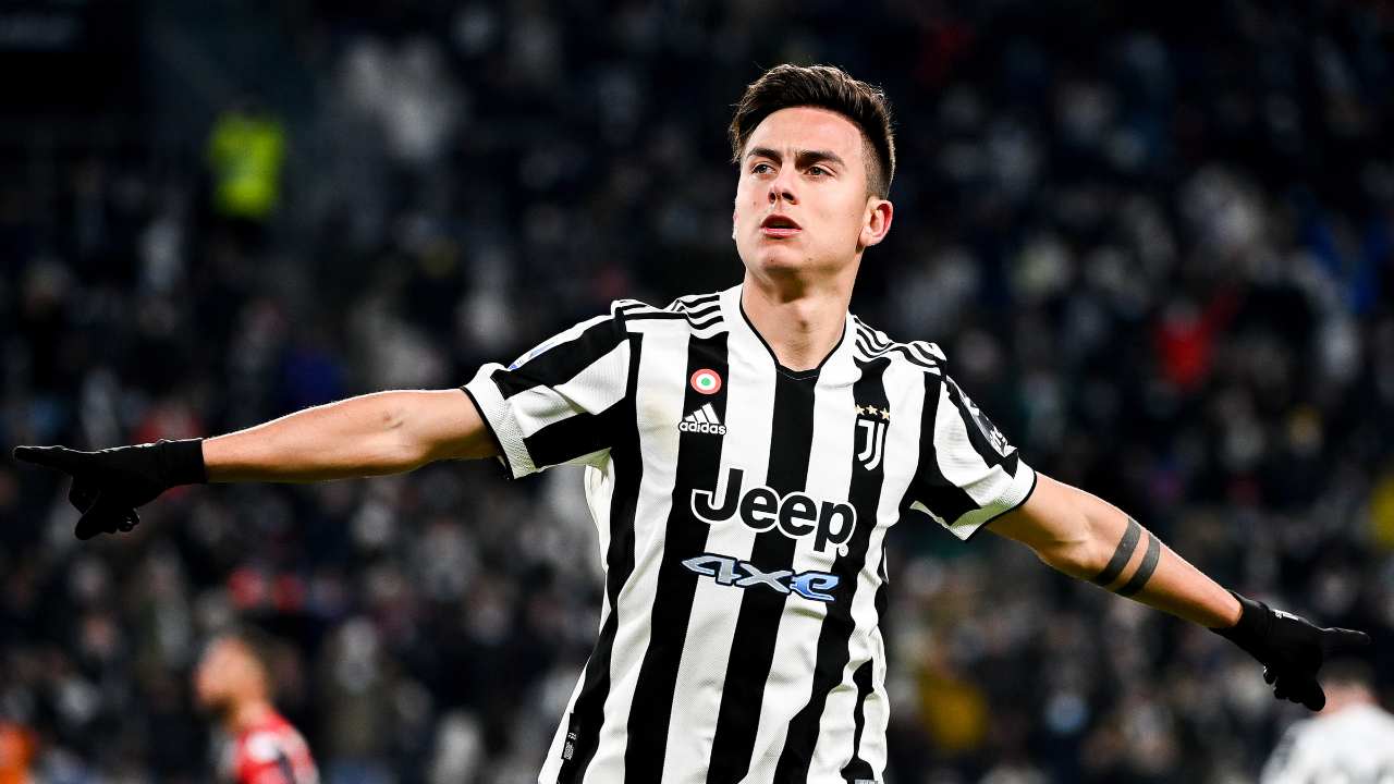 Dybala esulta dopo il gol Juve