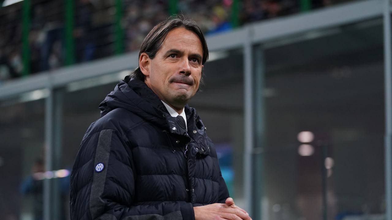 Inzaghi sorride verso i tifosi Inter