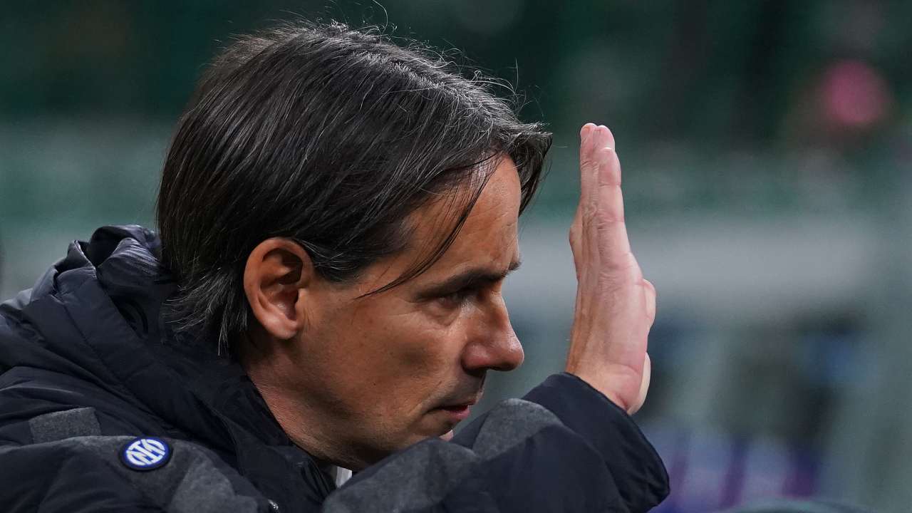 Inzaghi saluta con la mano Inter