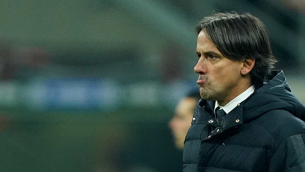 Inzaghi preoccupato guarda in campo Inter