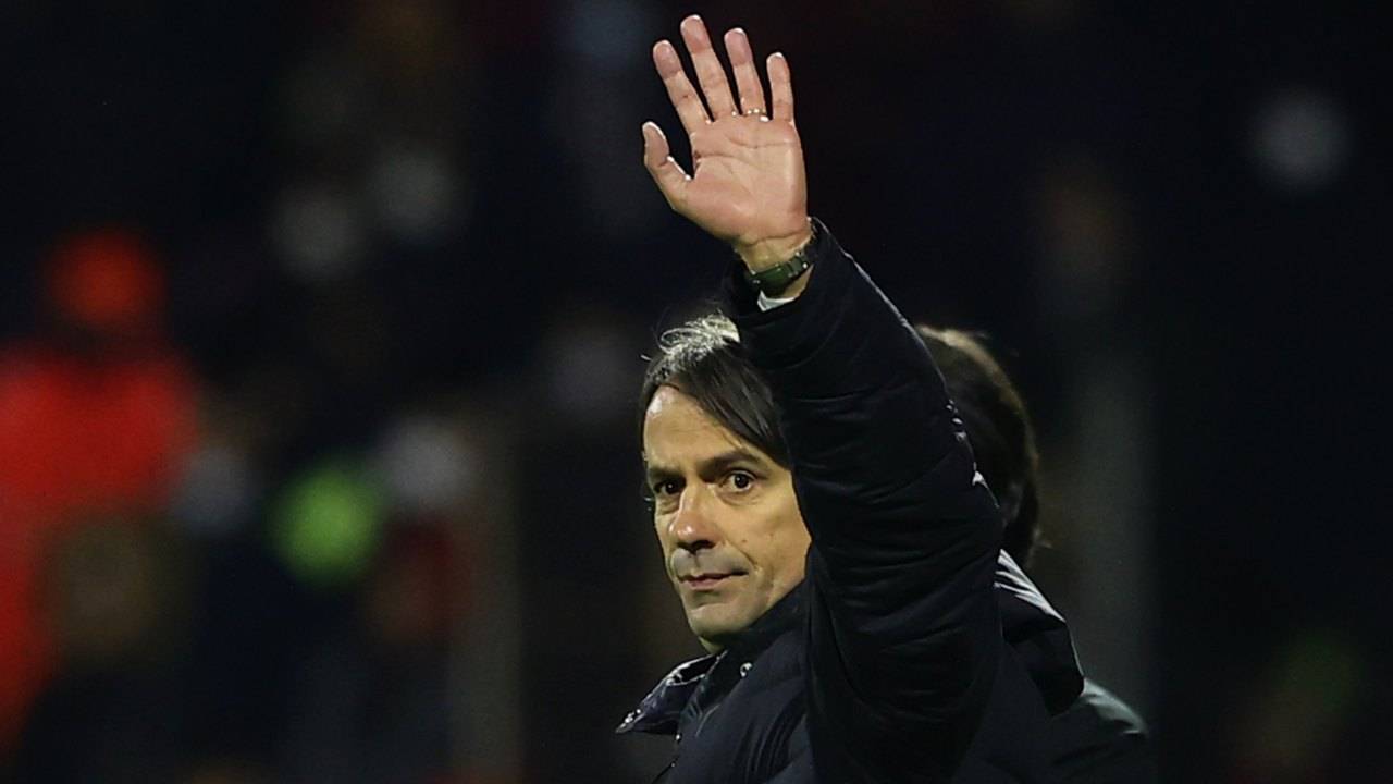 Inzaghi saluta con la mano Inter