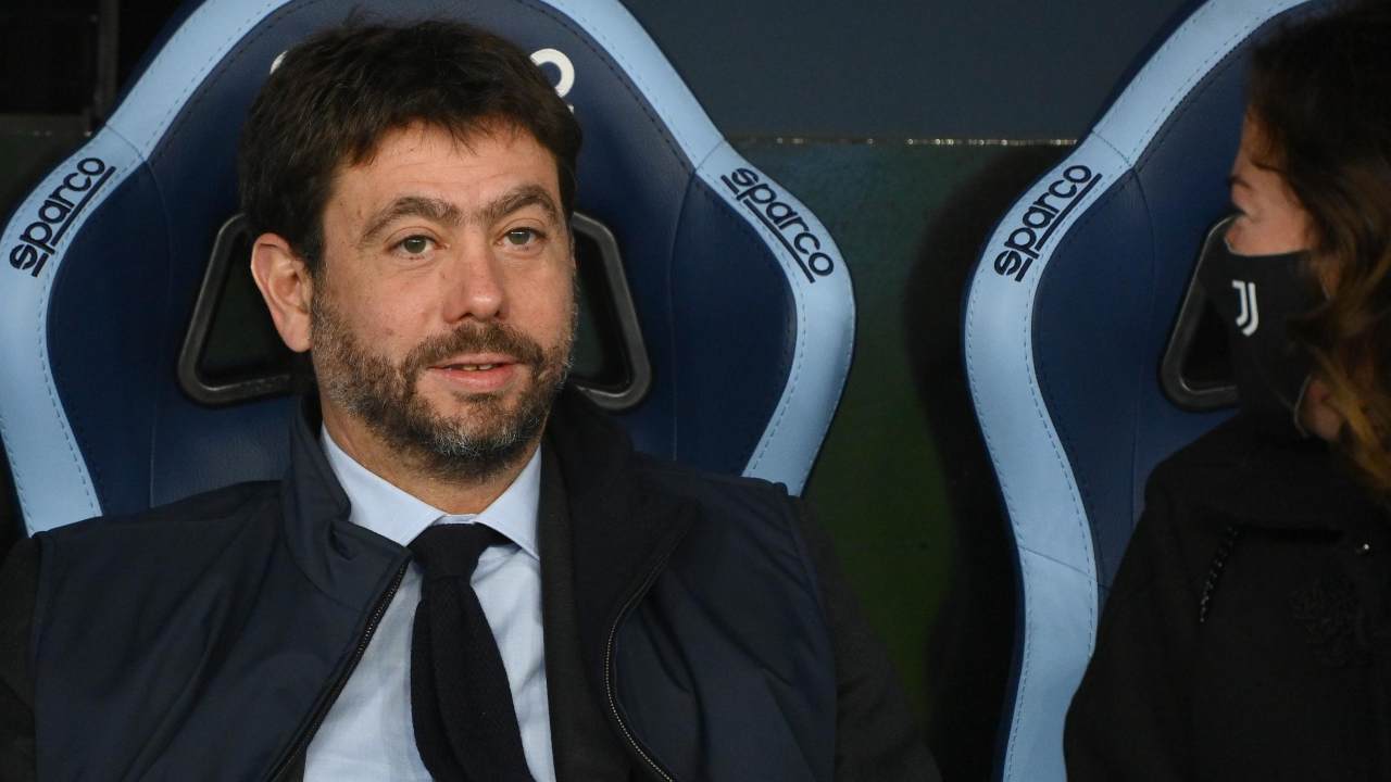 Agnelli sorridente