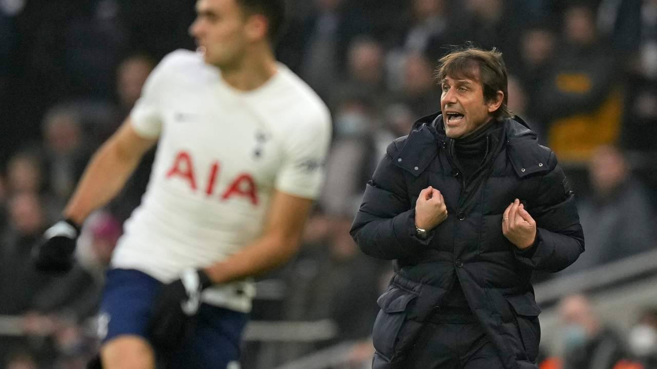 Antonio Conte sulla panchina del Tottenham