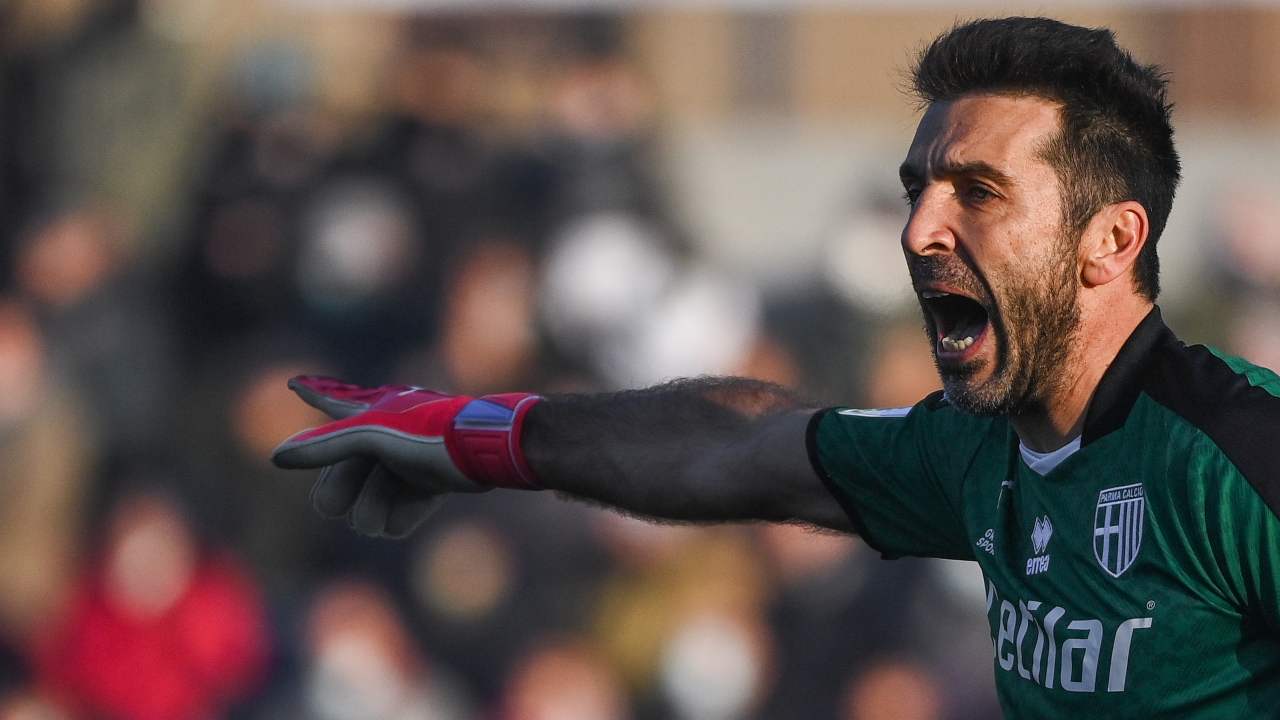 Buffon dirige i compagni