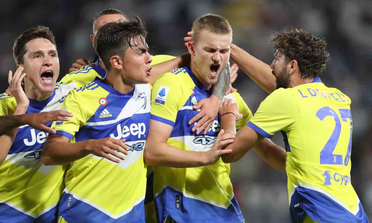 Il gruppo della Juventus esulta