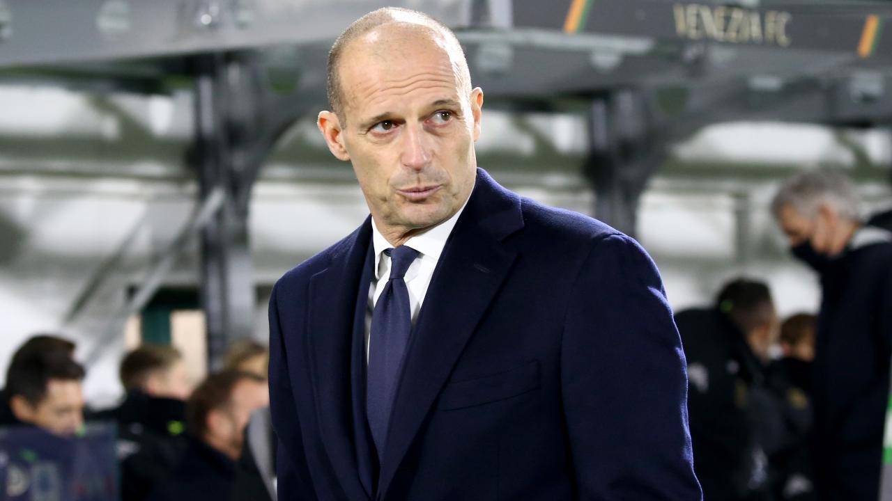 Massimiliano Allegri pensieroso