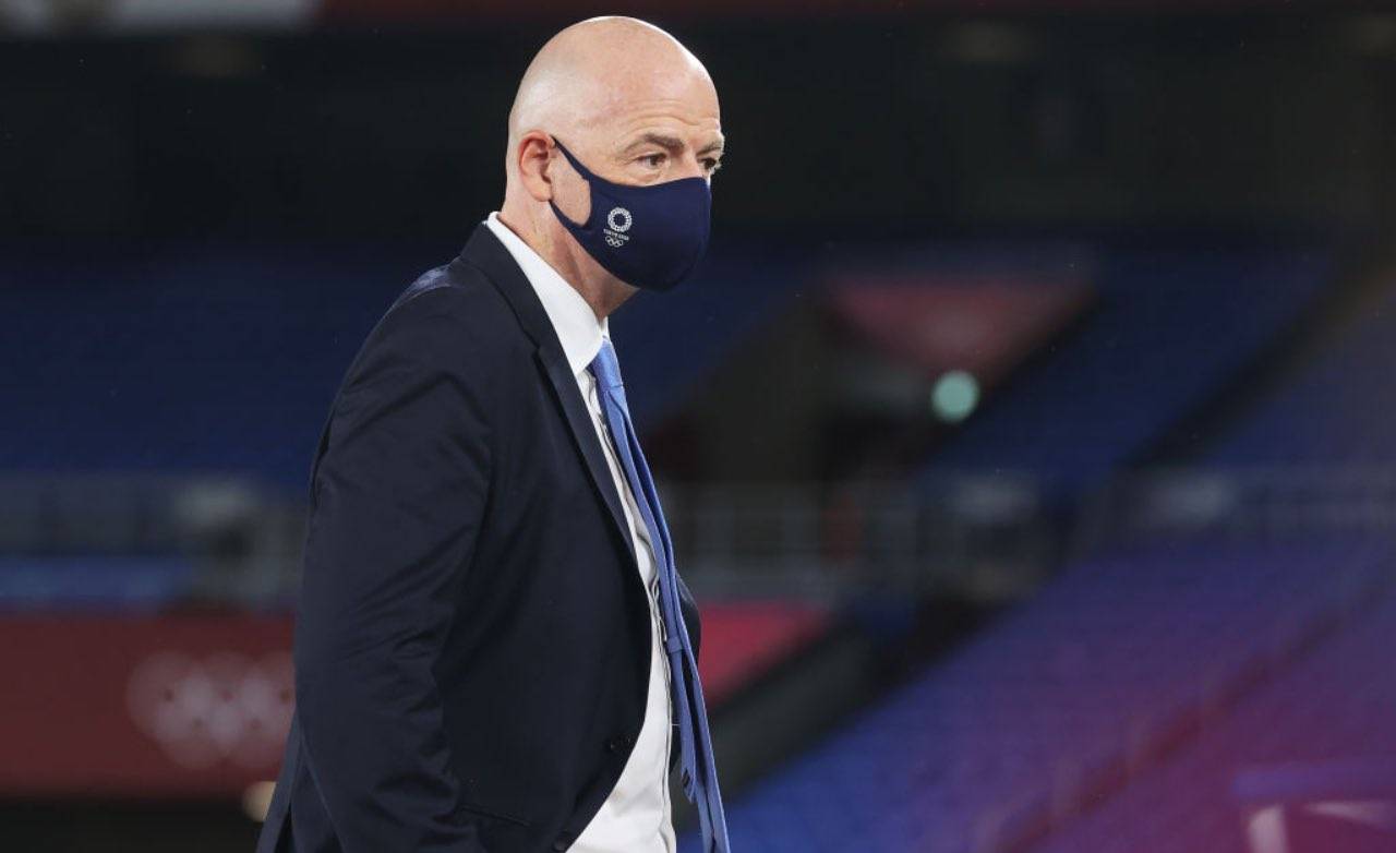 Gianni Infantino con la mascherina