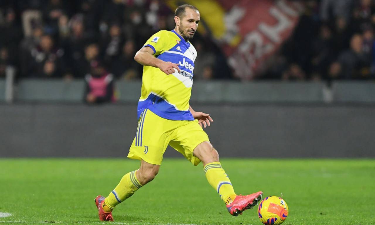 Chiellini passa il pallone