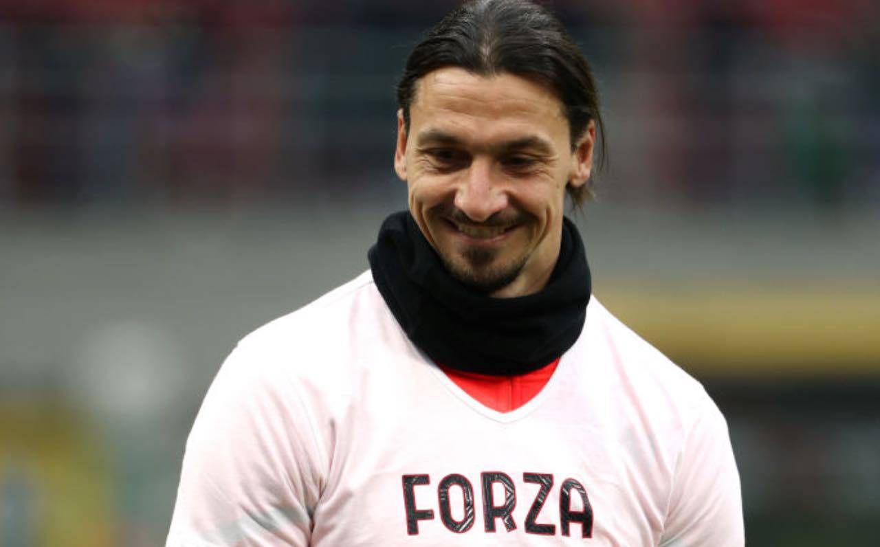 Ibrahimovic durante il riscaldamento di Milan-Salernitana