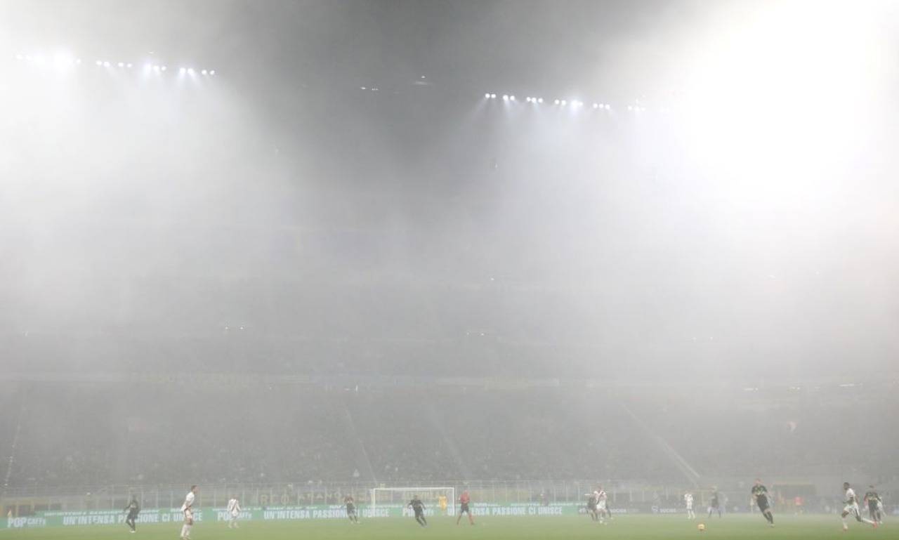 Stadio San Siro con nebbia