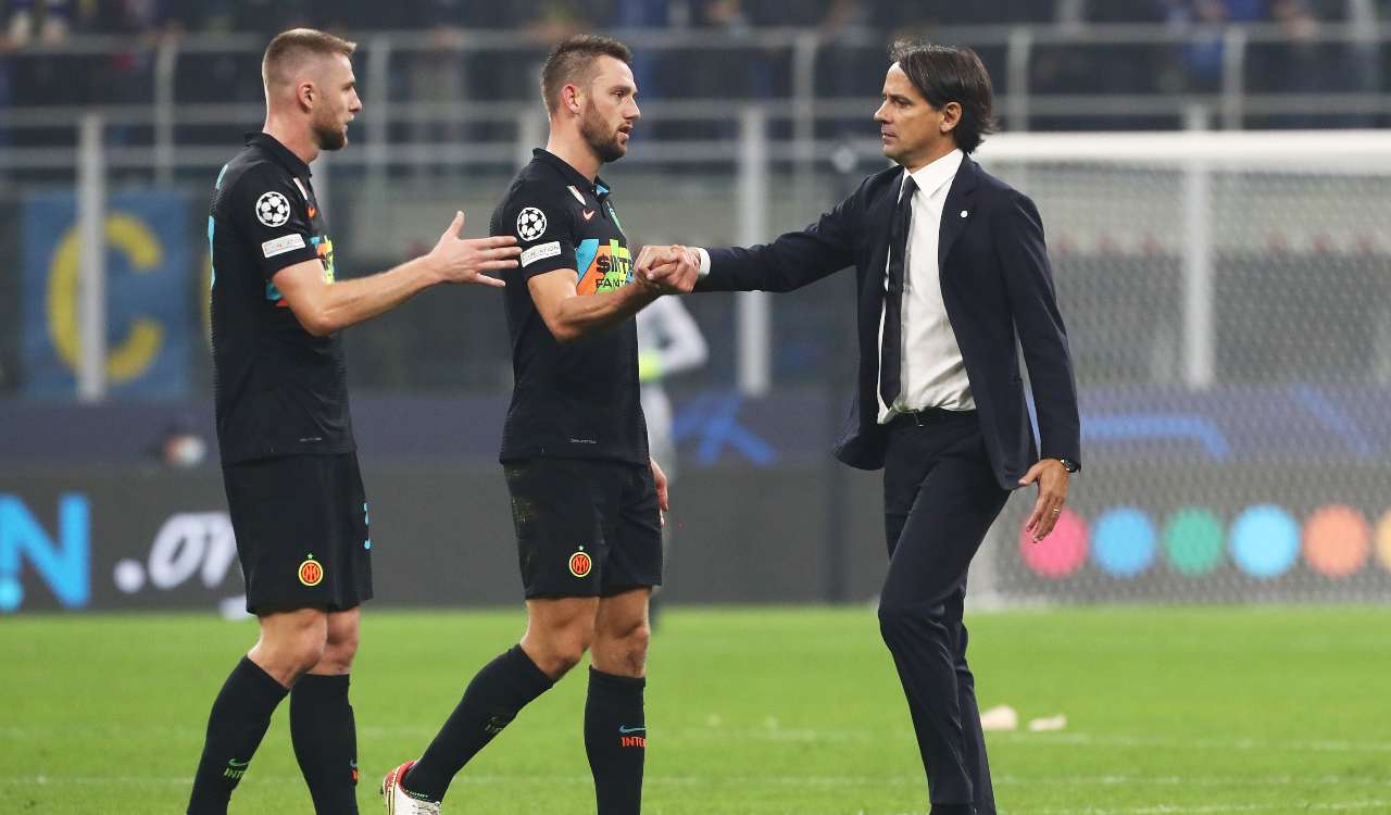 De Vrij, Skriniar e Inzaghi si danno la mano