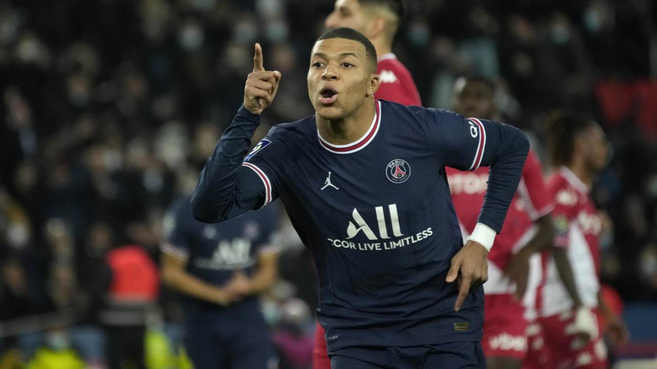 Mbappé esulta dopo un gol