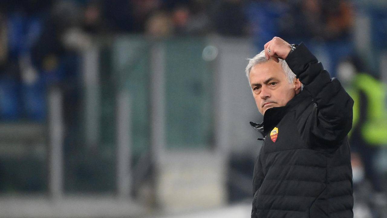 Mourinho esulta in panchina