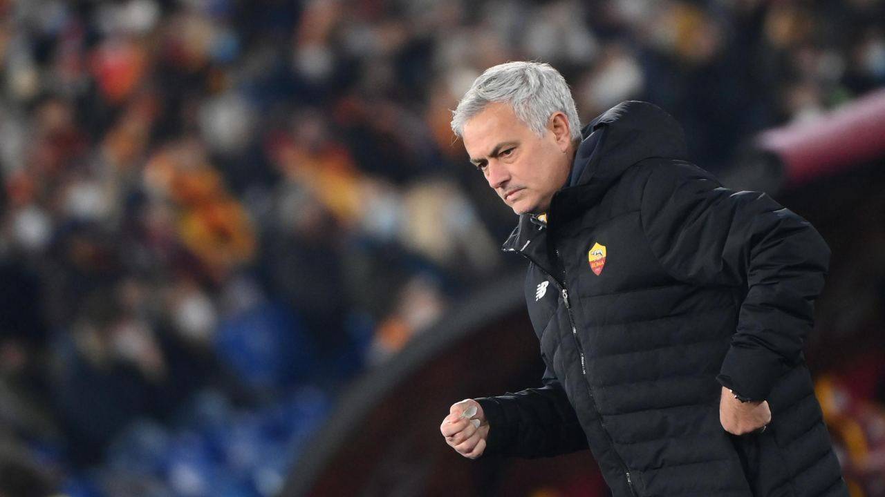 José Mourinho sulla panchina della Roma