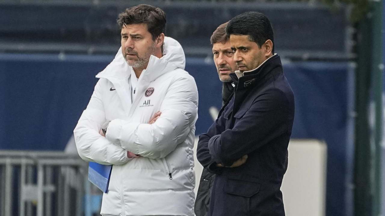 Pochettino, Leonardo e Al-Khelaifi osservano un allenamento del Psg