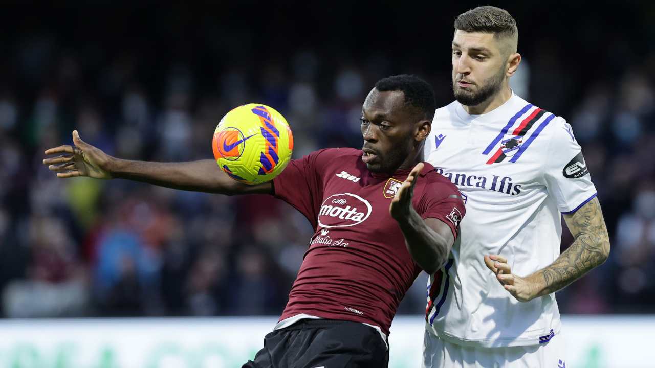 Simy in azione con la maglia della Salernitana