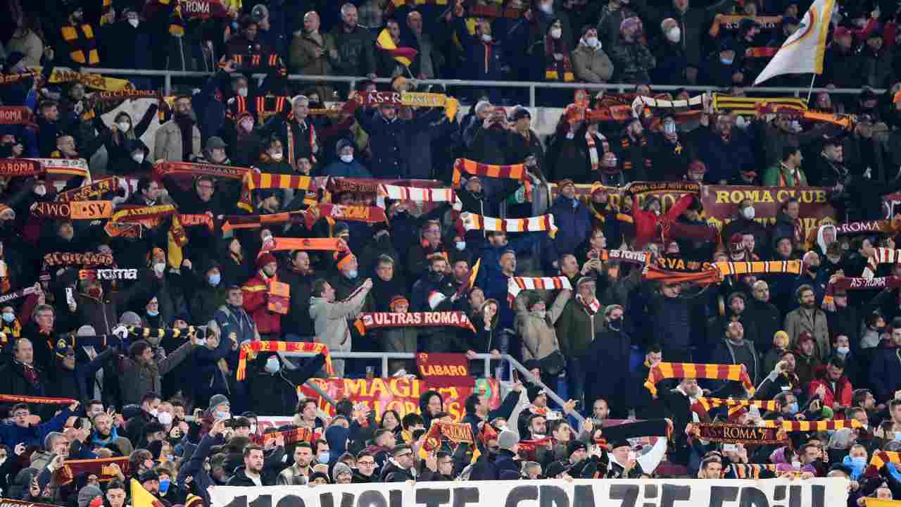 Tifosi Roma contro Mourinho