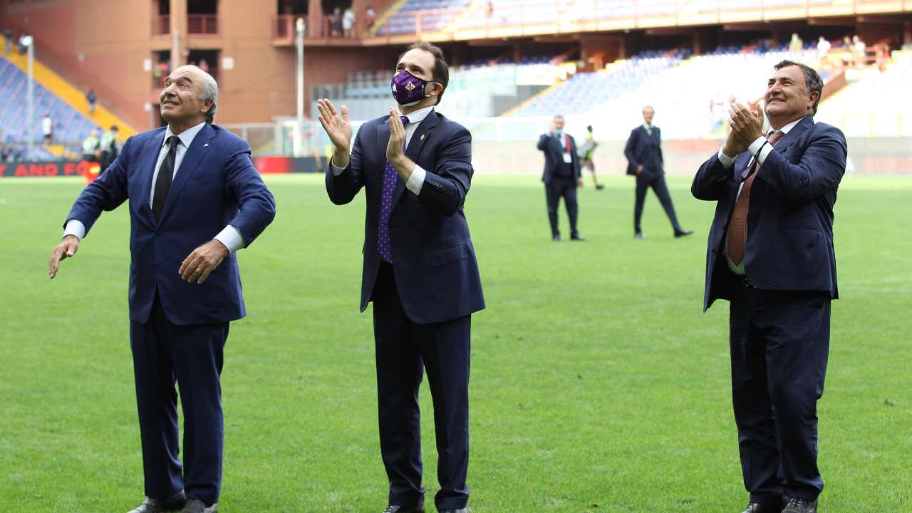 Rocco Commisso, Giuseppe Commisso e Joe Barone applaudono verso i tifosi Fiorentina