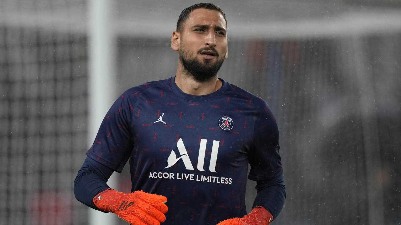 Gigio Donnarumma pensieroso