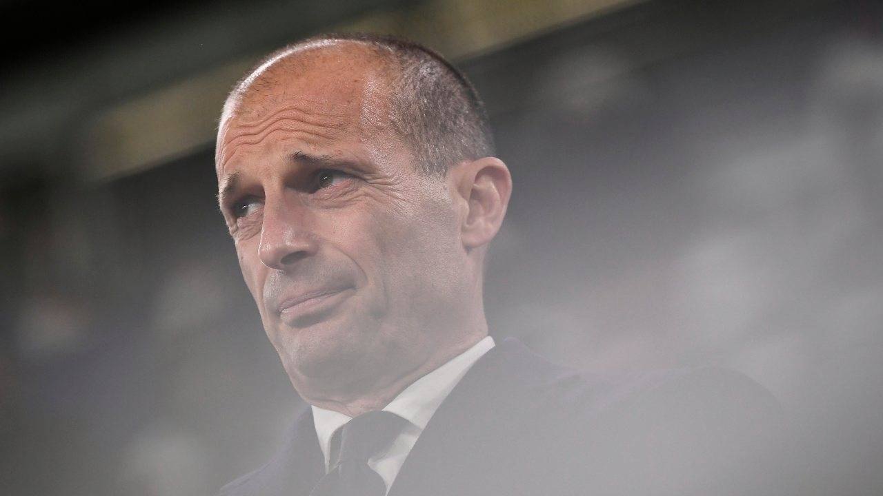 Allegri guarda preoccupato in avanti Juventus