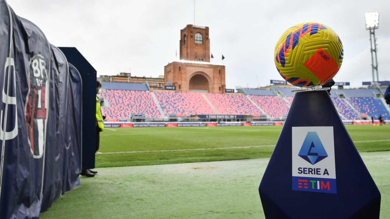 Stadio Dall'Ara Bologna con pallone della Serie A