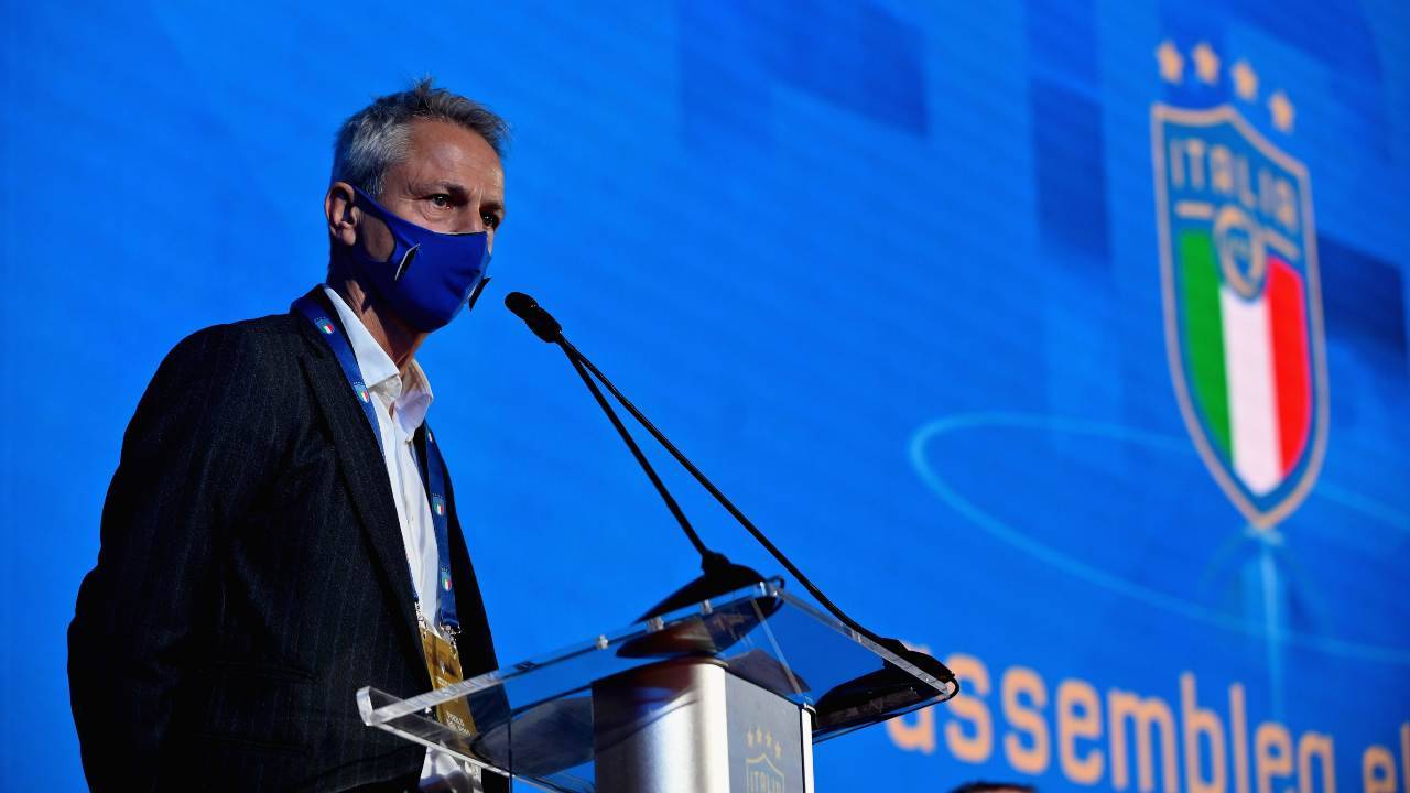 Dal Pino parla durante l'assemblea elettiva