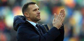 Shevchenko applaude i tifosi del Genoa