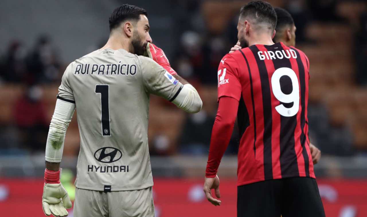 Giroud parla con Rui Patricio in Milan-Roma