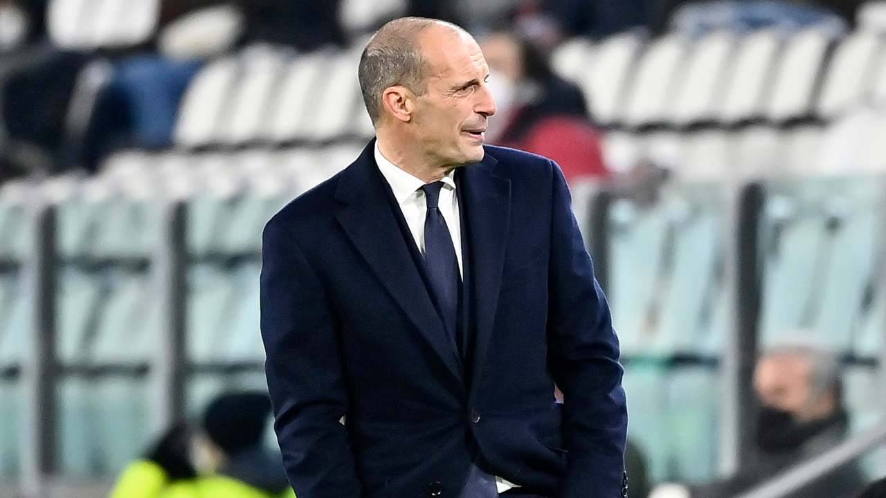 Massimiliano Allegri pensieroso