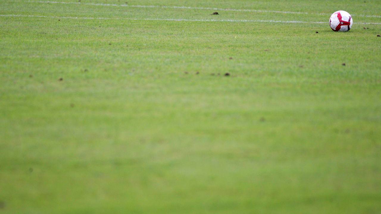 Pallone sul terreno di gioco