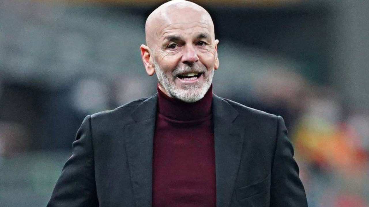 Stefano Pioli in campo col Milan