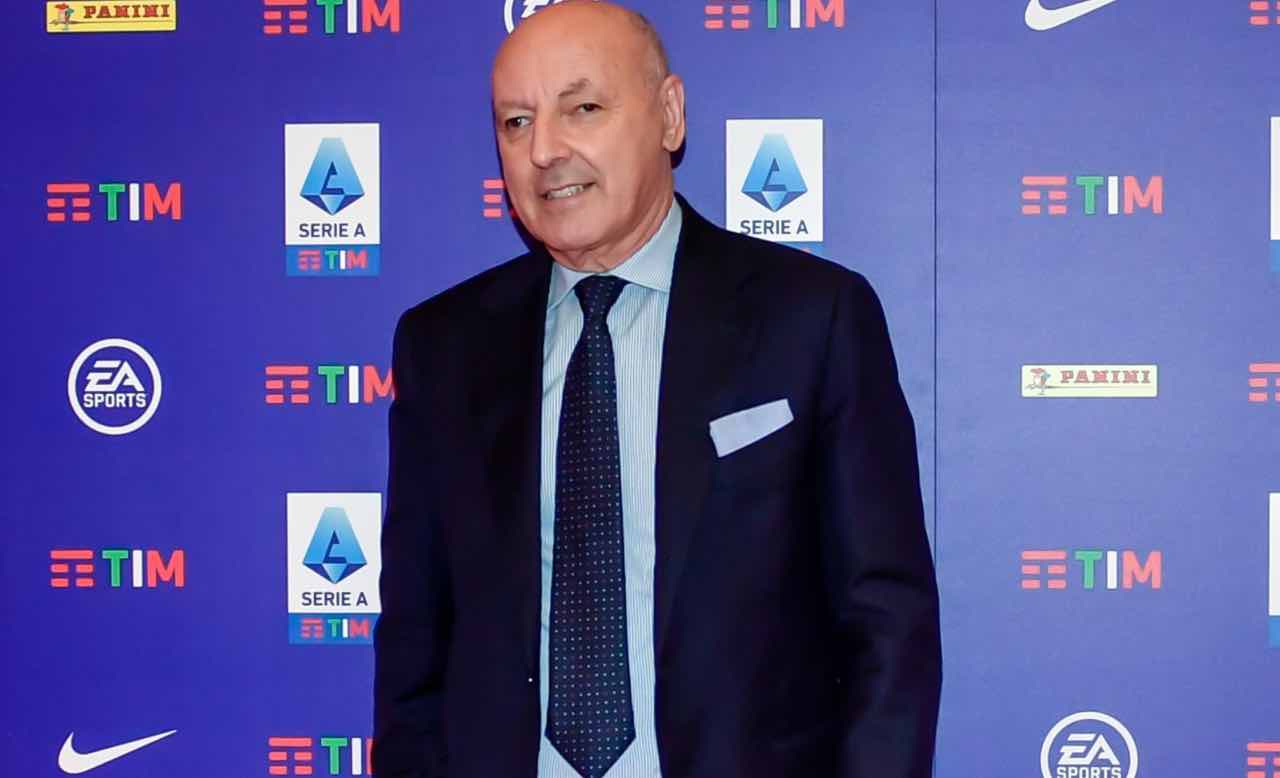 Beppe Marotta sorride