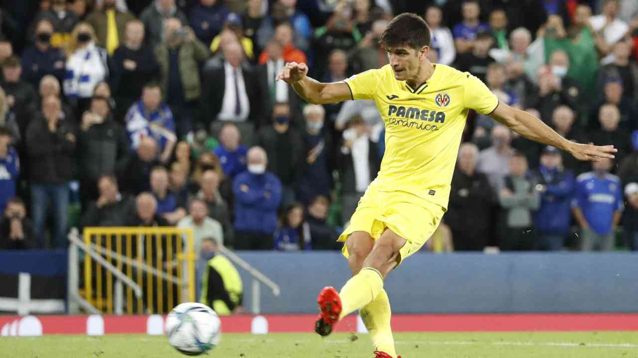 Moreno calcia il pallone Villarreal