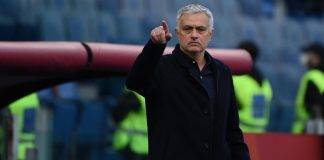 Sassuolo-Roma, José Mourinho dà indicazioni alla squadra