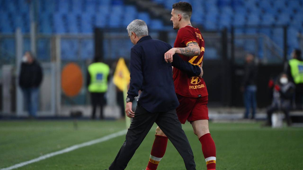 Nicolò Zaniolo e Josè Mourinho in campo